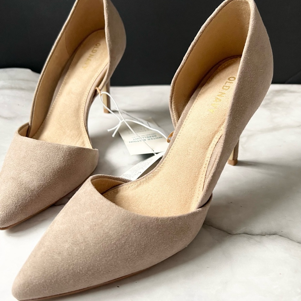 Nude suede pumps size 6/6.5